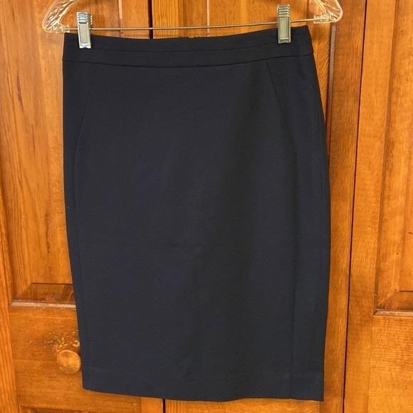 Marc New York Andrew Marc Pencil Skirt in Size 0 Dark Navy. NWOT Career